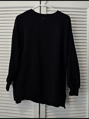 Old Navy Black Crewneck With Side Splits Size S